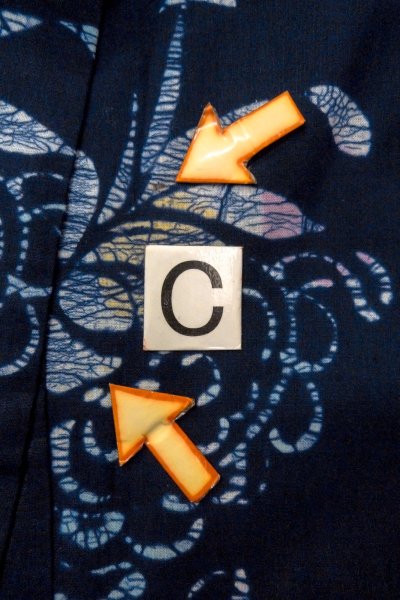 Photo16: O0624V Vintage Japanese kimono  Dark  Indigo Blue  Pour Dyed Yukata for women /  Cotton.  Chrysanthemum   (Grade B) (16)