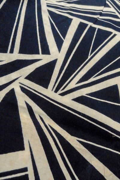 Photo8: O0624W Vintage Japanese kimono  Dark  Indigo Blue  YUKATA summer(made in Japan) for women /  Cotton.  Geometrical pattern   (Grade C) (8)