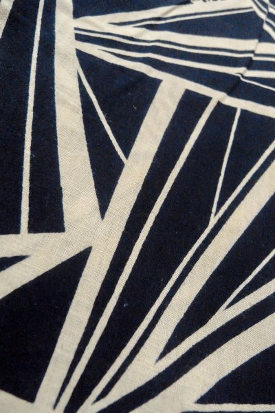 Photo9: O0624W Vintage Japanese kimono  Dark  Indigo Blue  YUKATA summer(made in Japan) for women /  Cotton.  Geometrical pattern   (Grade C) (9)
