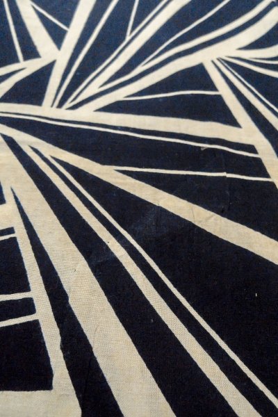 Photo10: O0624W Vintage Japanese kimono  Dark  Indigo Blue  YUKATA summer(made in Japan) for women /  Cotton.  Geometrical pattern   (Grade C) (10)