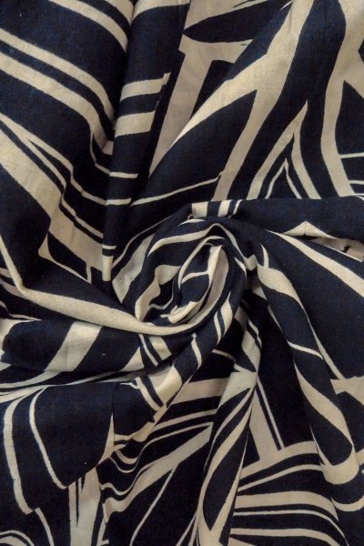 Photo11: O0624W Vintage Japanese kimono  Dark  Indigo Blue  YUKATA summer(made in Japan) for women /  Cotton.  Geometrical pattern   (Grade C) (11)