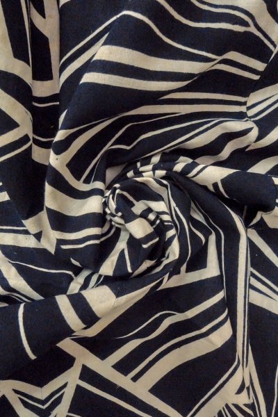 Photo12: O0624W Vintage Japanese kimono  Dark  Indigo Blue  YUKATA summer(made in Japan) for women /  Cotton.  Geometrical pattern   (Grade C) (12)