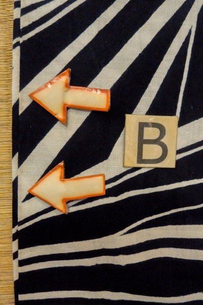 Photo15: O0624W Vintage Japanese kimono  Dark  Indigo Blue  YUKATA summer(made in Japan) for women /  Cotton.  Geometrical pattern   (Grade C) (15)