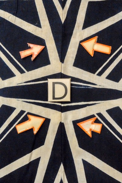 Photo17: O0624W Vintage Japanese kimono  Dark  Indigo Blue  YUKATA summer(made in Japan) for women /  Cotton.  Geometrical pattern   (Grade C) (17)