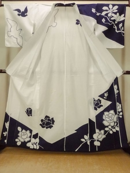 Photo2: O0624X Vintage Japanese kimono    White  YUKATA summer(made in Japan) for women /  Cotton/hemp  Flower,   (Grade C) (2)