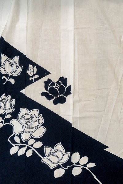 Photo3: O0624X Vintage Japanese kimono    White  YUKATA summer(made in Japan) for women /  Cotton/hemp  Flower,   (Grade C) (3)