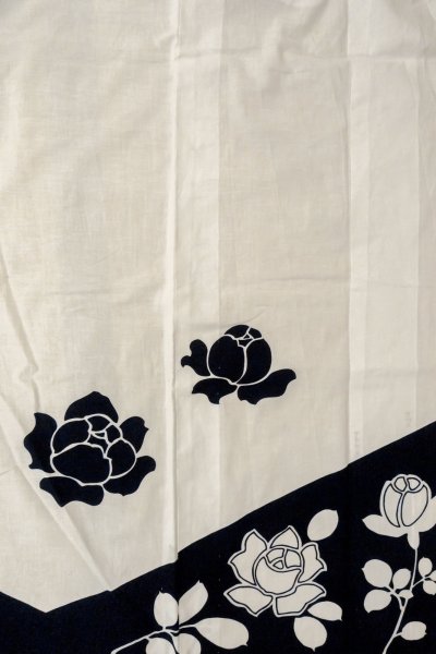 Photo4: O0624X Vintage Japanese kimono    White  YUKATA summer(made in Japan) for women /  Cotton/hemp  Flower,   (Grade C) (4)