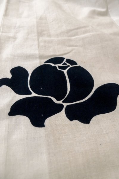 Photo13: O0624X Vintage Japanese kimono    White  YUKATA summer(made in Japan) for women /  Cotton/hemp  Flower,   (Grade C) (13)