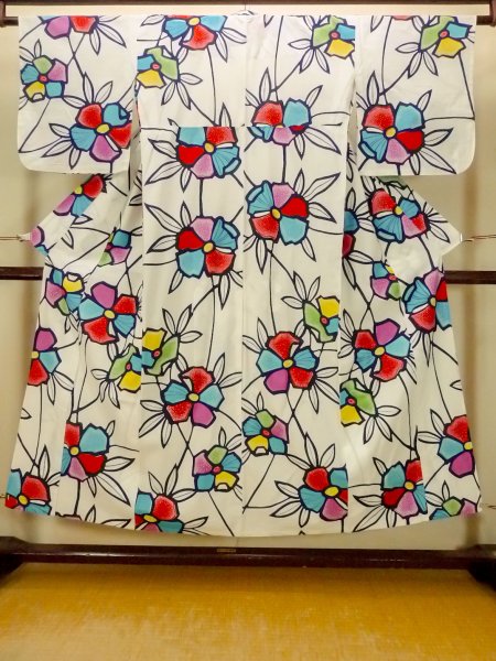 Photo1: O0624Y Vintage Japanese kimono    White  YUKATA summer(made in Japan) for women /  Cotton.  Flower,   (Grade B) (1)