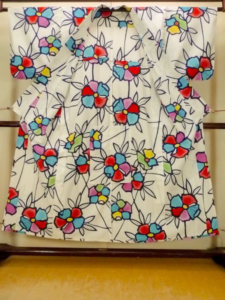 Photo2: O0624Y Vintage Japanese kimono    White  YUKATA summer(made in Japan) for women /  Cotton.  Flower,   (Grade B) (2)