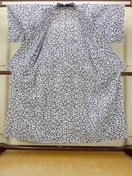 Photo2: O0624Z Vintage Japanese kimono    White  YUKATA summer(made in Japan) for women /  Cotton.  Broken ice pattern  Eggplant pattern  (Grade D) (2)