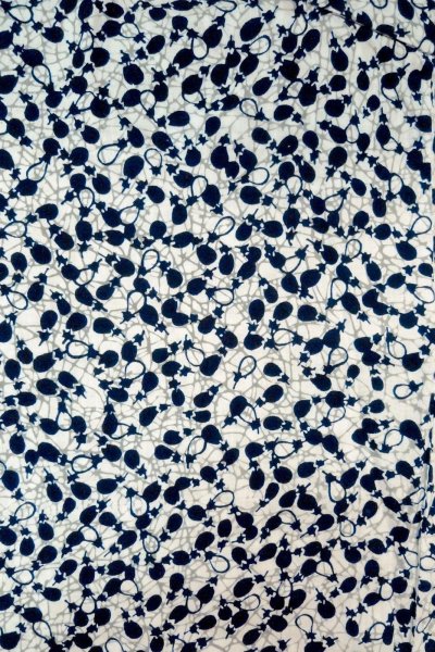 Photo3: O0624Z Vintage Japanese kimono    White  YUKATA summer(made in Japan) for women /  Cotton.  Broken ice pattern  Eggplant pattern  (Grade D) (3)