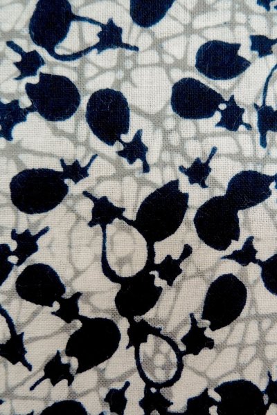 Photo7: O0624Z Vintage Japanese kimono    White  YUKATA summer(made in Japan) for women /  Cotton.  Broken ice pattern  Eggplant pattern  (Grade D) (7)