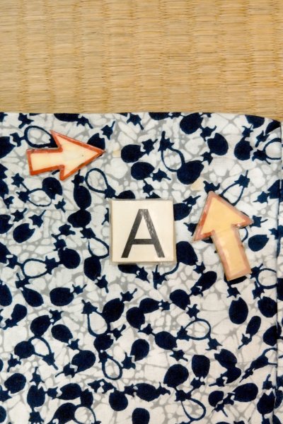 Photo14: O0624Z Vintage Japanese kimono    White  YUKATA summer(made in Japan) for women /  Cotton.  Broken ice pattern  Eggplant pattern  (Grade D) (14)