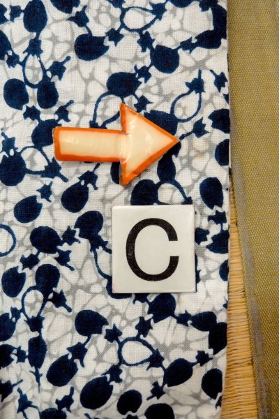 Photo16: O0624Z Vintage Japanese kimono    White  YUKATA summer(made in Japan) for women /  Cotton.  Broken ice pattern  Eggplant pattern  (Grade D) (16)