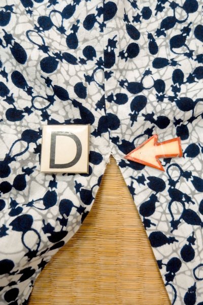 Photo17: O0624Z Vintage Japanese kimono    White  YUKATA summer(made in Japan) for women /  Cotton.  Broken ice pattern  Eggplant pattern  (Grade D) (17)