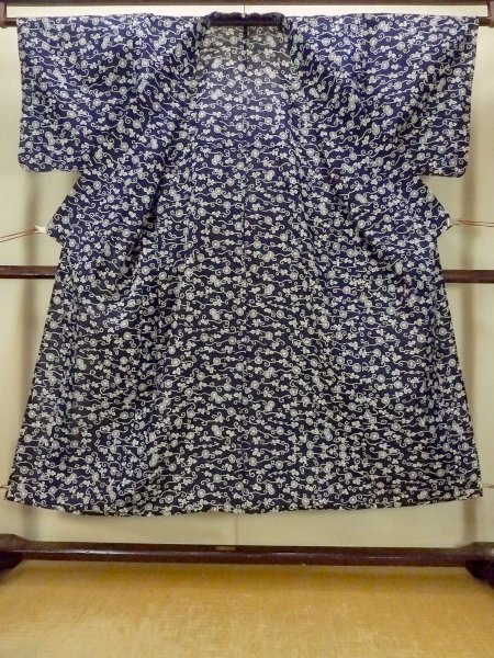 Photo2: O0625A Vintage Japanese kimono  Dark Indigo Blue YUKATA summer(made in Japan) for women / Cotton/hemp Chrysanthemum,   (Grade C) (2)