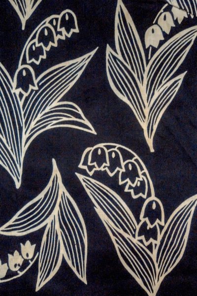 Photo3: O0625B Vintage Japanese kimono  Dark Indigo Blue YUKATA summer(made in Japan) for women / Cotton/hemp  Lily of the valley pattern  (Grade C) (3)
