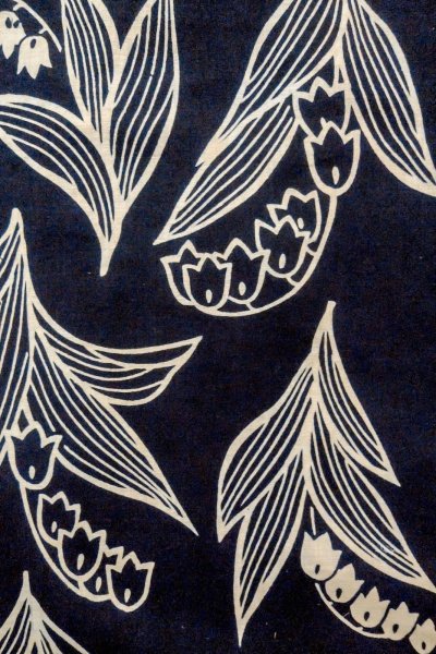 Photo4: O0625B Vintage Japanese kimono  Dark Indigo Blue YUKATA summer(made in Japan) for women / Cotton/hemp  Lily of the valley pattern  (Grade C) (4)