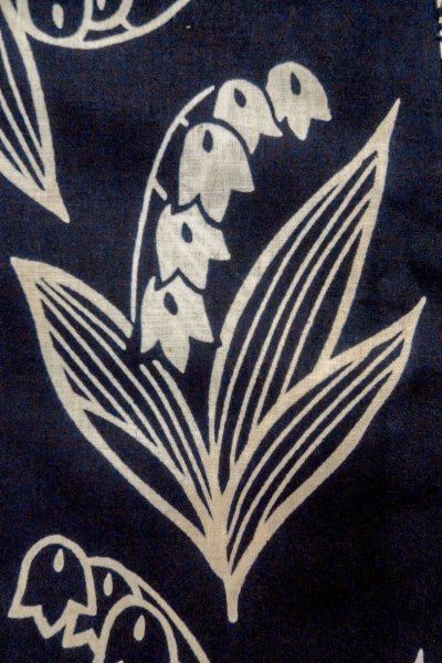 Photo6: O0625B Vintage Japanese kimono  Dark Indigo Blue YUKATA summer(made in Japan) for women / Cotton/hemp  Lily of the valley pattern  (Grade C) (6)