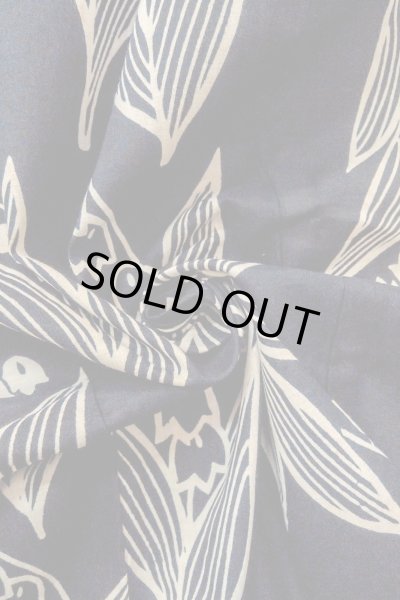 Photo12: O0625B Vintage Japanese kimono  Dark Indigo Blue YUKATA summer(made in Japan) for women / Cotton/hemp  Lily of the valley pattern  (Grade C) (12)