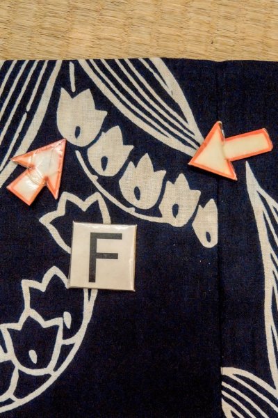 Photo19: O0625B Vintage Japanese kimono  Dark Indigo Blue YUKATA summer(made in Japan) for women / Cotton/hemp  Lily of the valley pattern  (Grade C) (19)