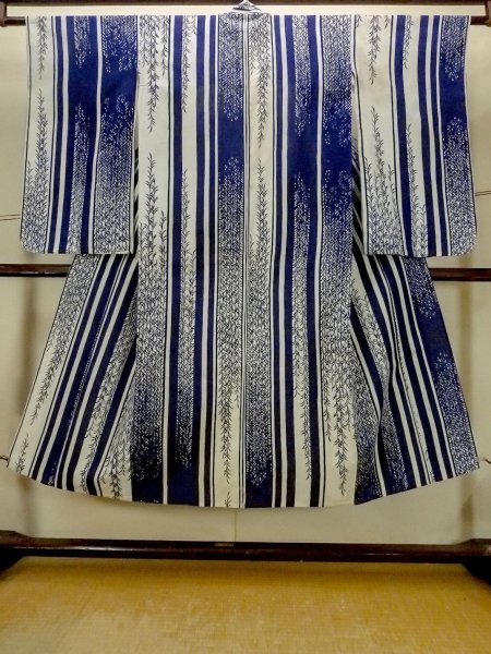 Photo1: O0625D Antique Japanese kimono   Indigo Blue YUKATA summer(made in Japan) for women / Cotton/hemp Tall grass,   (Grade C) (1)