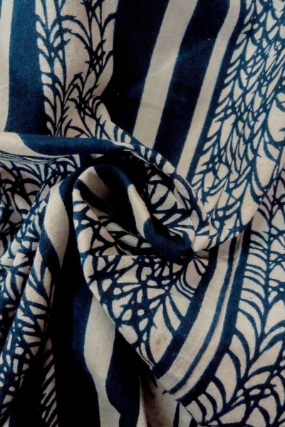 Photo12: O0625D Antique Japanese kimono   Indigo Blue YUKATA summer(made in Japan) for women / Cotton/hemp Tall grass,   (Grade C) (12)