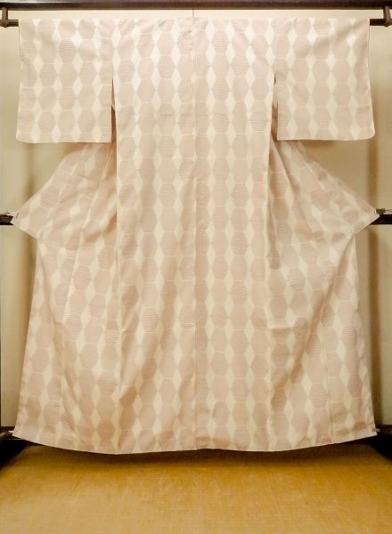 Photo1: O0711B Vintage Japanese kimono   Off White TSUMUGI pongee for women / Silk. Geometrical pattern,   (Grade B) (1)