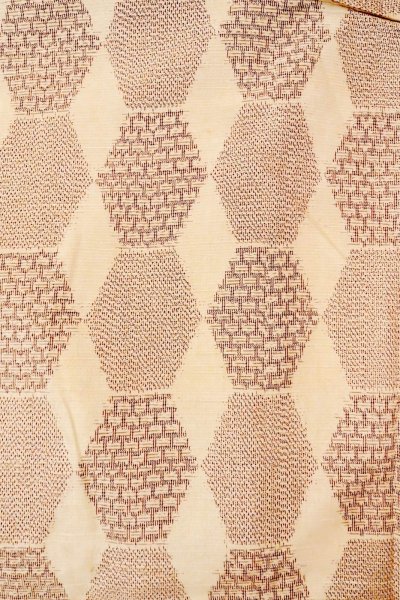 Photo3: O0711B Vintage Japanese kimono   Off White TSUMUGI pongee for women / Silk. Geometrical pattern,   (Grade B) (3)