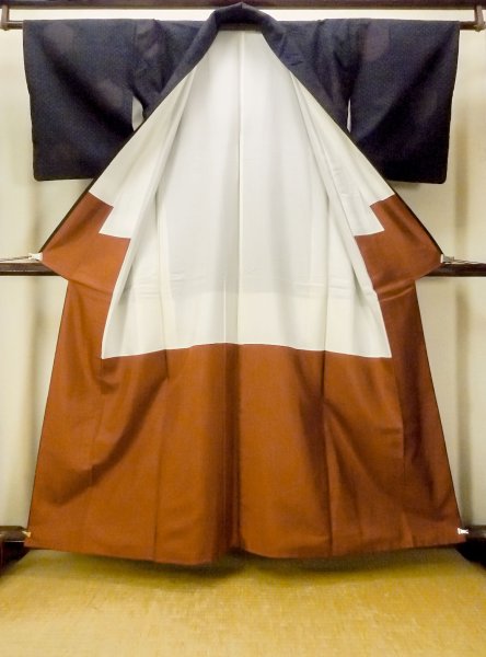 Photo2: Mint O0711H Used Japanese kimono   Black ISHIGE-YUKI-TSUMUGI for women / Silk. Tortoise-shell pattern(Hexagonal pattern),   (Grade A) (2)