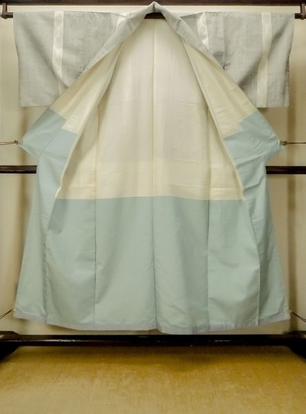 Photo2: O0711J Vintage Japanese kimono  Light Gray TSUMUGI pongee for women / Silk. Lozenges,   (Grade C) (2)