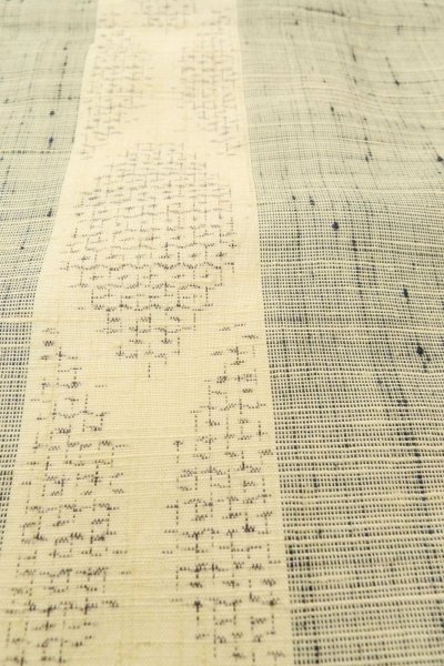 Photo9: O0711J Vintage Japanese kimono  Light Gray TSUMUGI pongee for women / Silk. Lozenges,   (Grade C) (9)