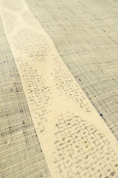 Photo10: O0711J Vintage Japanese kimono  Light Gray TSUMUGI pongee for women / Silk. Lozenges,   (Grade C) (10)