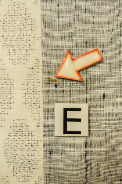 Photo18: O0711J Vintage Japanese kimono  Light Gray TSUMUGI pongee for women / Silk. Lozenges,   (Grade C) (18)