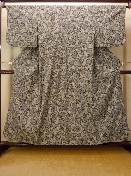 Photo1: O0711N Used Japanese kimono   Gray TSUMUGI pongee for women / Silk. Chinese flower,   (Grade B) (1)