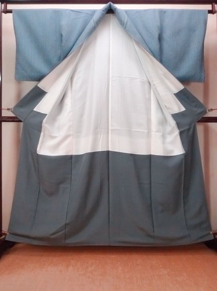 Photo2: O0711O Vintage Japanese kimono  Grayish Light Blue KOMON dyed for women / Silk. Geometrical pattern   (Grade B) (2)