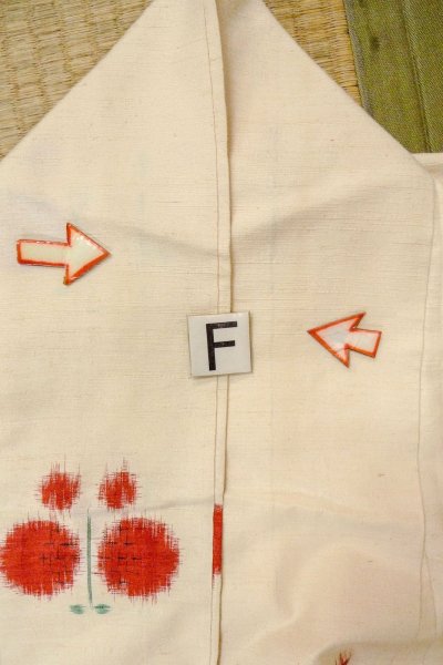 Photo19: O0711P Vintage Japanese kimono   Off White TSUMUGI pongee for women / Silk. Butterfly   (Grade C) (19)