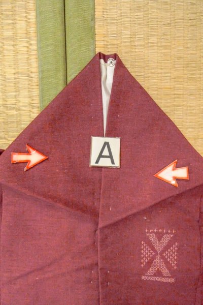 Photo14: O0711Q Used Japanese kimono  Pale Dark Red TSUMUGI pongee for women / Silk. Geometrical pattern   (Grade B) (14)