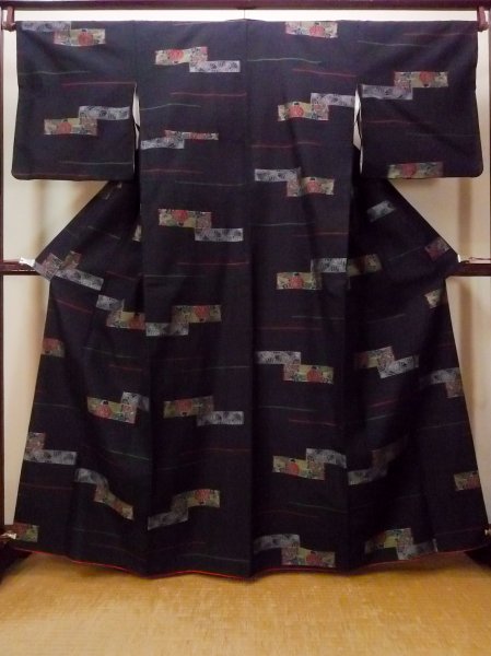 Photo1: O0711R Used Japanese kimono   Black TSUMUGI pongee for women / Silk. Flower,   (Grade B) (1)