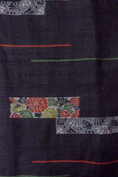 Photo4: O0711R Used Japanese kimono   Black TSUMUGI pongee for women / Silk. Flower,   (Grade B) (4)