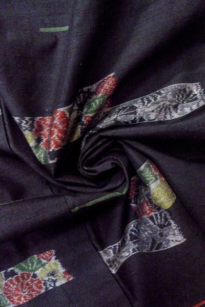 Photo12: O0711R Used Japanese kimono   Black TSUMUGI pongee for women / Silk. Flower,   (Grade B) (12)