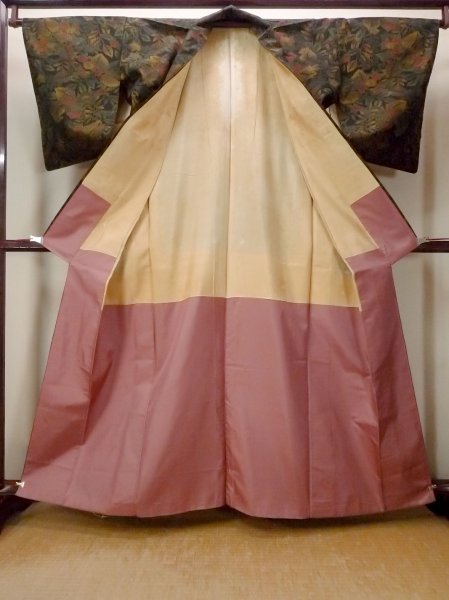 Photo2: O0711S Used Japanese kimono   Black TSUMUGI pongee for women / Silk. Flower, There is a hole.  (Grade D) (2)