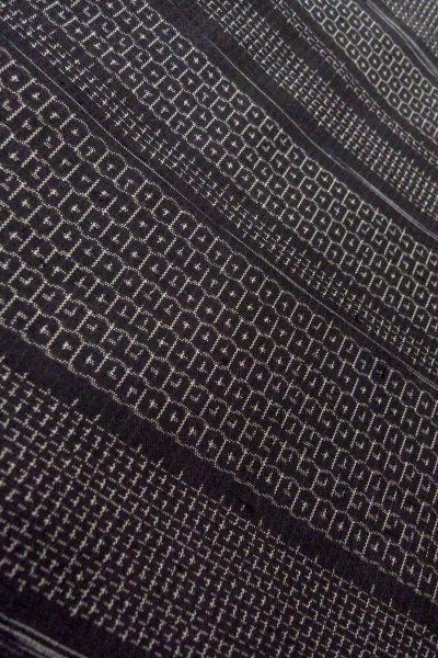 Photo8: O0711T Used Japanese kimono   Black TSUMUGI pongee for women / Silk. Tortoise-shell pattern(Hexagonal pattern),   (Grade A) (8)