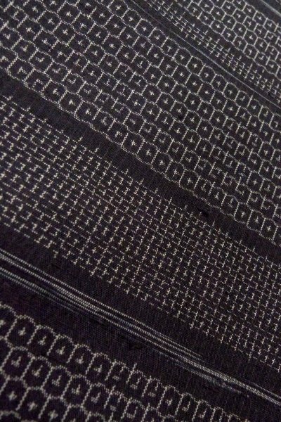 Photo9: O0711T Used Japanese kimono   Black TSUMUGI pongee for women / Silk. Tortoise-shell pattern(Hexagonal pattern),   (Grade A) (9)