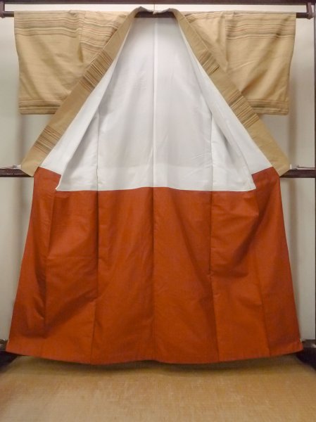 Photo2: O0712A Vintage Japanese kimono   Beige TSUMUGI pongee for women / Silk. Line More damages.  (Grade D) (2)