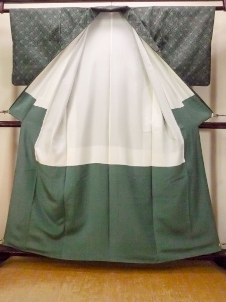 Photo2: O0718A Vintage Japanese kimono  Dark Green TSUMUGI pongee for women / Silk. Curved lines,   (Grade B) (2)