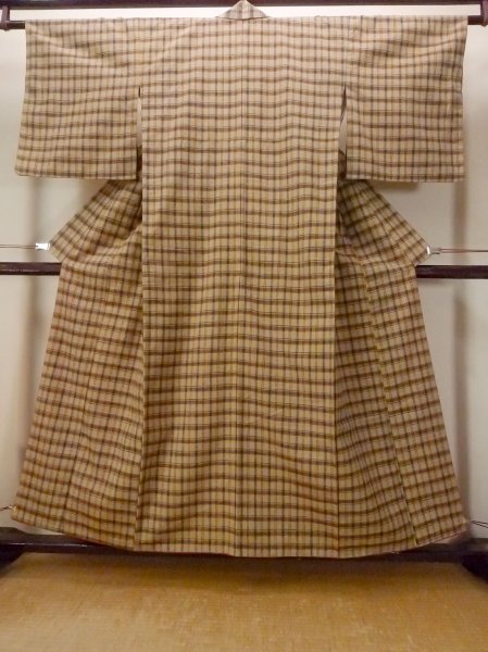 Photo1: O0718B Vintage Japanese kimono   Beige TSUMUGI pongee for women / Silk. Plaid Checks   (Grade D) (1)