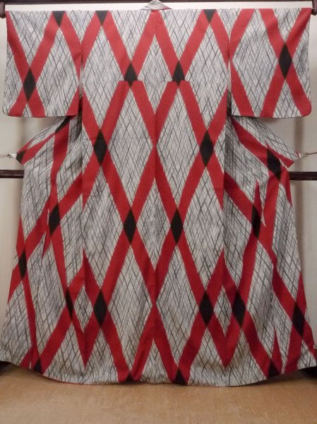 Photo1: O0718D Vintage Japanese kimono   Gray ORI woven for women / Silk. Geometrical pattern,   (Grade D) (1)