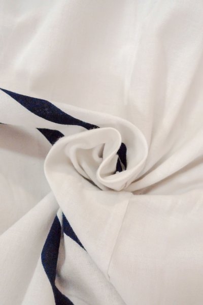 Photo11: O0718U Vintage Japanese kimono   White YUKATA summer(made in Japan) for women / Cotton. Line "Eba-pattern"  (Grade C) (11)